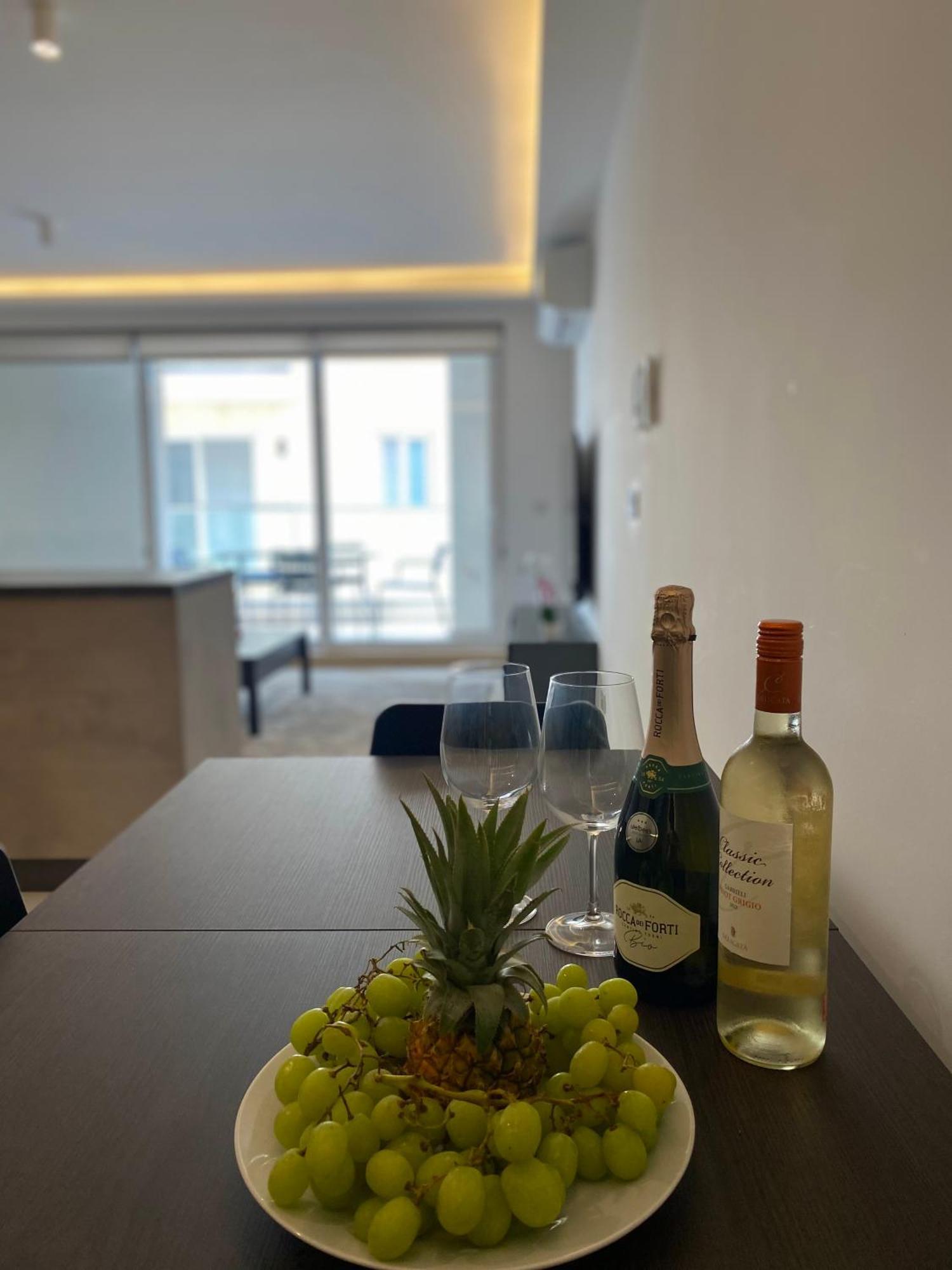 Tigne Sliema Three Bedrooms Apartment Eksteriør bilde